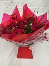 SIX RED ROSES DELIVERED IN BIRMINGHAM